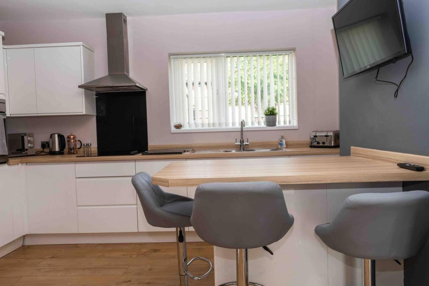 Comfortable And Convenient 3 Bedroom House With Parking Handsworth Luaran gambar