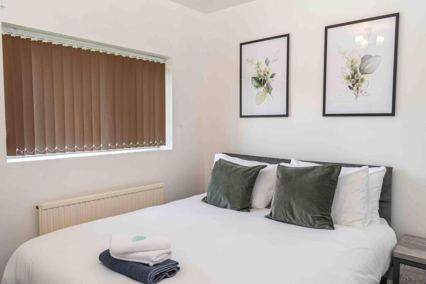 Comfortable And Convenient 3 Bedroom House With Parking Handsworth Luaran gambar